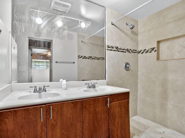 871 SW 10th St, Pompano Beach FL 33060