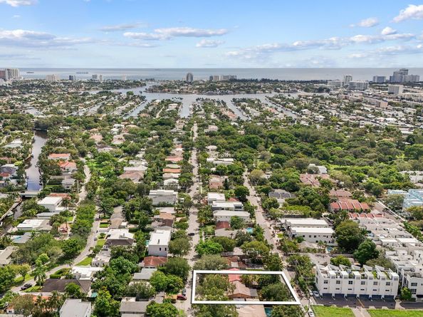 712 SE 11th Court, Fort Lauderdale FL 33316
