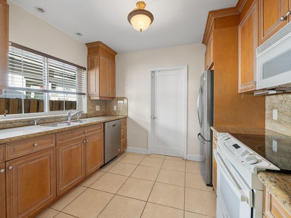 712 SE 11th Court, Fort Lauderdale FL 33316