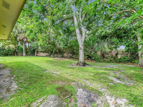 5001 Woodstone Circle, Lake Worth FL 33463