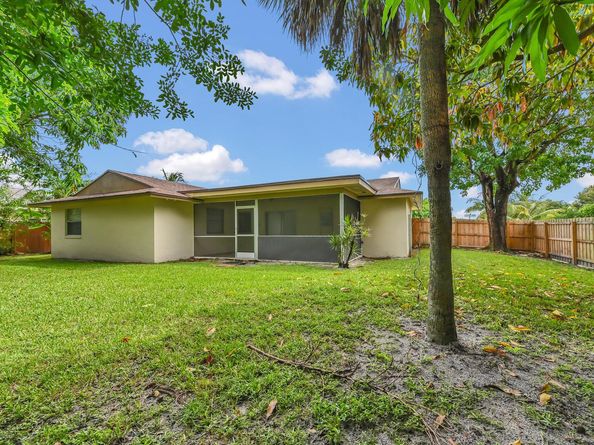 5001 Woodstone Circle, Lake Worth FL 33463