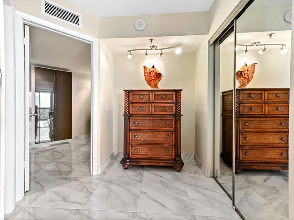 1900 Consulate Place 604, West Palm Beach FL 33401