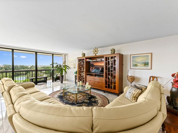 1900 Consulate Place 604, West Palm Beach FL 33401