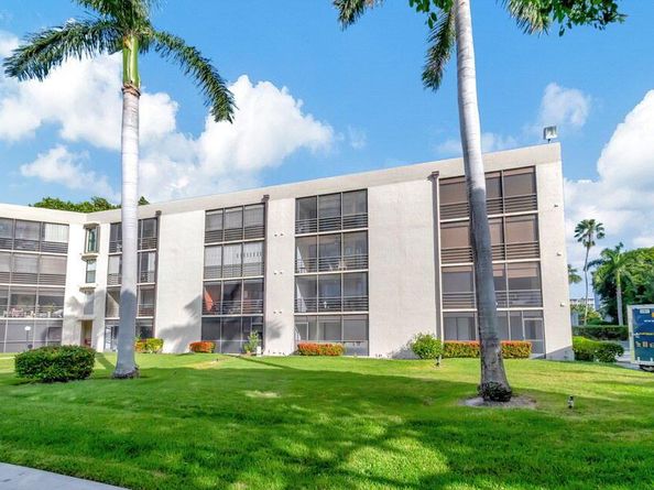 555 Banyan Tree Lane 302, Delray Beach FL 33483