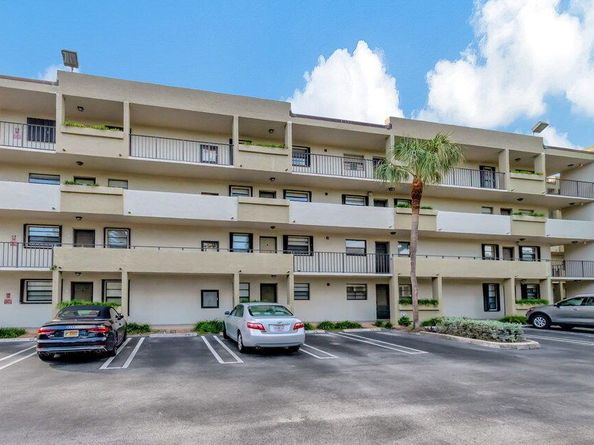 555 Banyan Tree Lane 302, Delray Beach FL 33483