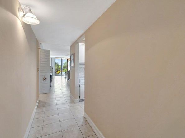 555 Banyan Tree Lane 302, Delray Beach FL 33483