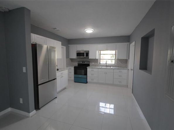2221 SW 13th St, Miami FL 33145