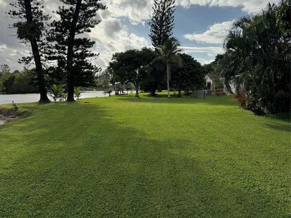 936 W tropical way, Plantation FL 33317