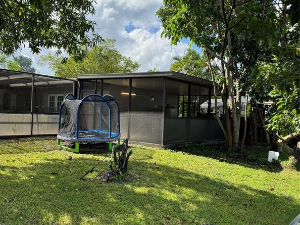 936 W tropical way, Plantation FL 33317