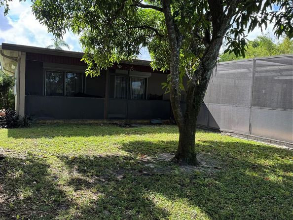 936 W tropical way, Plantation FL 33317