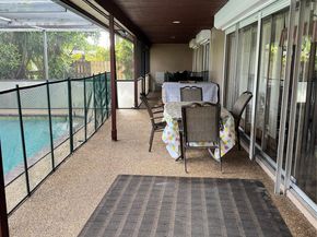 936 W tropical way, Plantation FL 33317