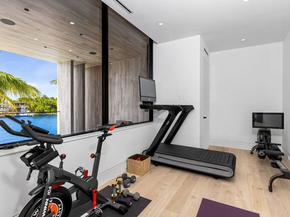 516 Mola Ave, Fort Lauderdale FL 33301