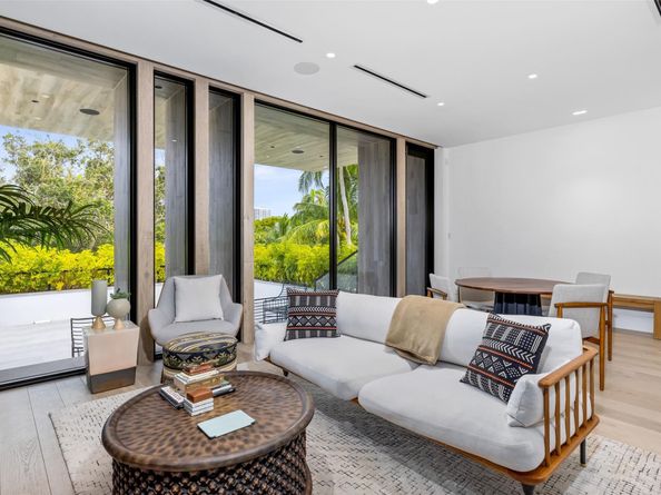 516 Mola Ave, Fort Lauderdale FL 33301