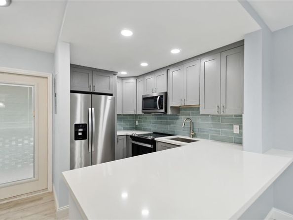 2731 NE 14th Street Cswy 232, Pompano Beach FL 33062