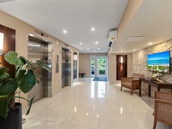 300 Diplomat Pkwy 616, Hallandale Beach FL 33009