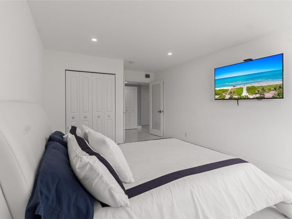 300 Diplomat Pkwy 616, Hallandale Beach FL 33009