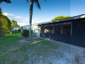 2641 Gately Drive W 1906, West Palm Beach FL 33415