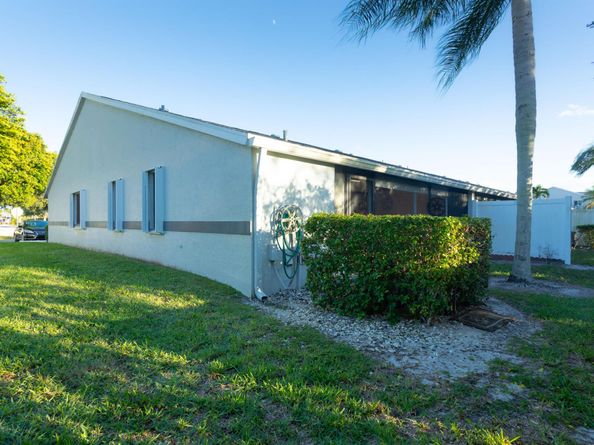 2641 Gately Drive W 1906, West Palm Beach FL 33415