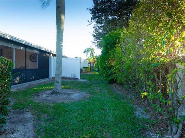 2641 Gately Drive W 1906, West Palm Beach FL 33415