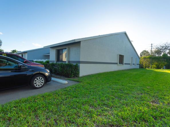 2641 Gately Drive W 1906, West Palm Beach FL 33415