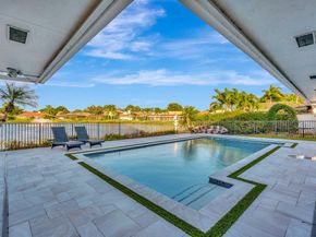 19 Cambria Road E, Palm Beach Gardens FL 33418