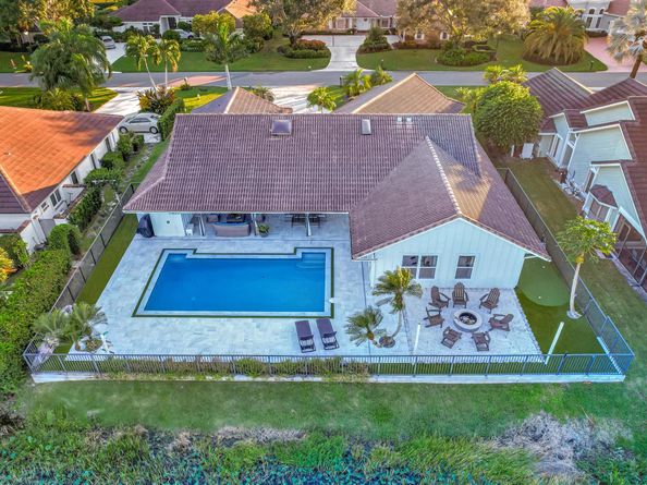 19 Cambria Road E, Palm Beach Gardens FL 33418