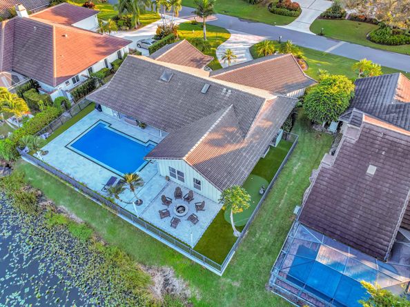 19 Cambria Road E, Palm Beach Gardens FL 33418