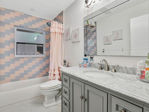 19 Cambria Road E, Palm Beach Gardens FL 33418