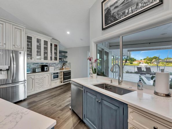 19 Cambria Road E, Palm Beach Gardens FL 33418