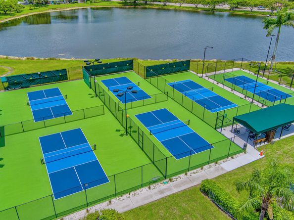 19 Cambria Road E, Palm Beach Gardens FL 33418