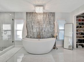 19 Cambria Road E, Palm Beach Gardens FL 33418