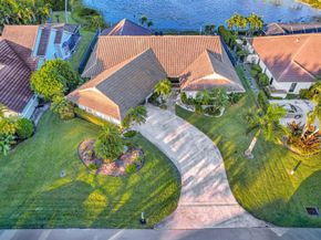 19 Cambria Road E, Palm Beach Gardens FL 33418