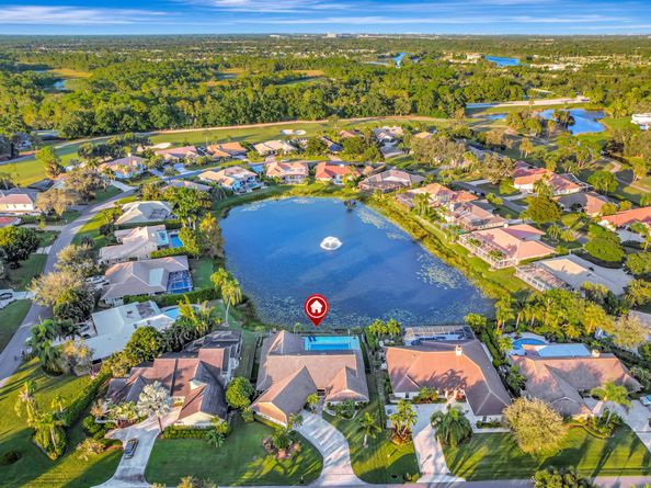 19 Cambria Road E, Palm Beach Gardens FL 33418