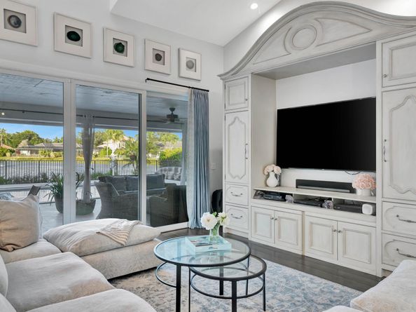 19 Cambria Road E, Palm Beach Gardens FL 33418