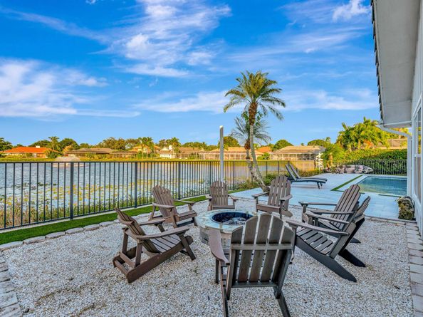 19 Cambria Road E, Palm Beach Gardens FL 33418