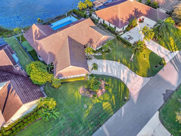 19 Cambria Road E, Palm Beach Gardens FL 33418