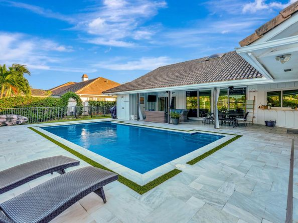 19 Cambria Road E, Palm Beach Gardens FL 33418