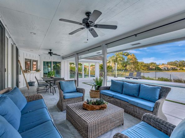 19 Cambria Road E, Palm Beach Gardens FL 33418