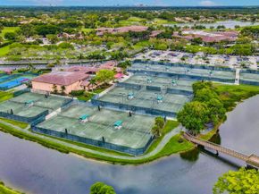 19 Cambria Road E, Palm Beach Gardens FL 33418