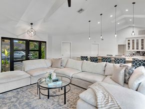 19 Cambria Road E, Palm Beach Gardens FL 33418