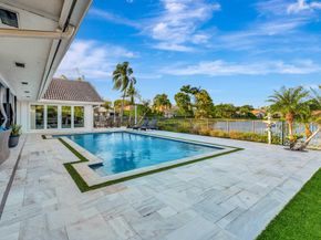 19 Cambria Road E, Palm Beach Gardens FL 33418