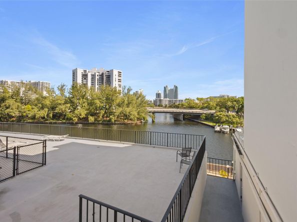 200 Diplomat Pkwy 520, Hallandale Beach FL 33009