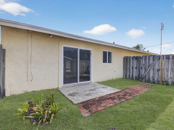 1601 NW 5th Street, Boca Raton FL 33486