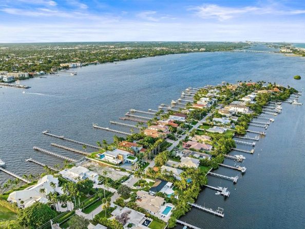 807 N Atlantic Drive, Lantana FL 33462