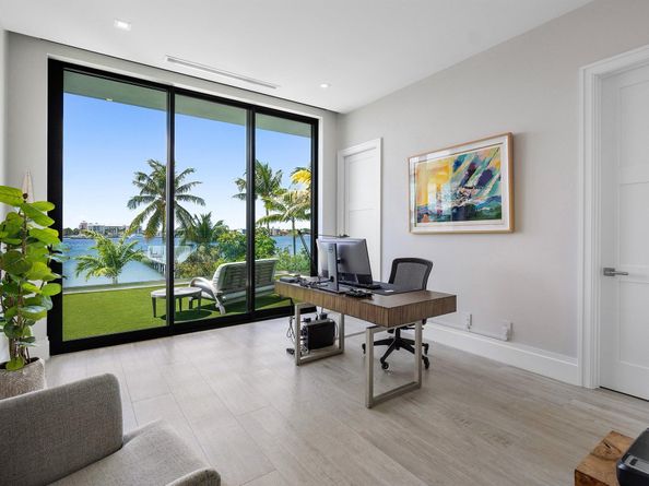 807 N Atlantic Drive, Lantana FL 33462