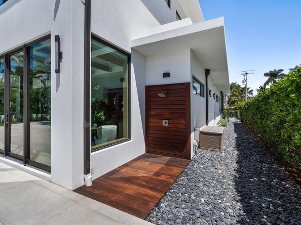 807 N Atlantic Drive, Lantana FL 33462