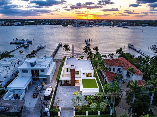 807 N Atlantic Drive, Lantana FL 33462