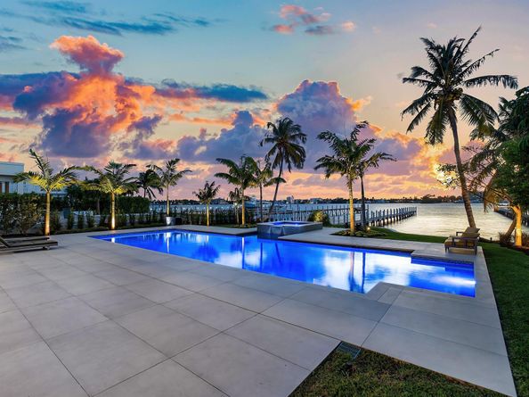 807 N Atlantic Drive, Lantana FL 33462