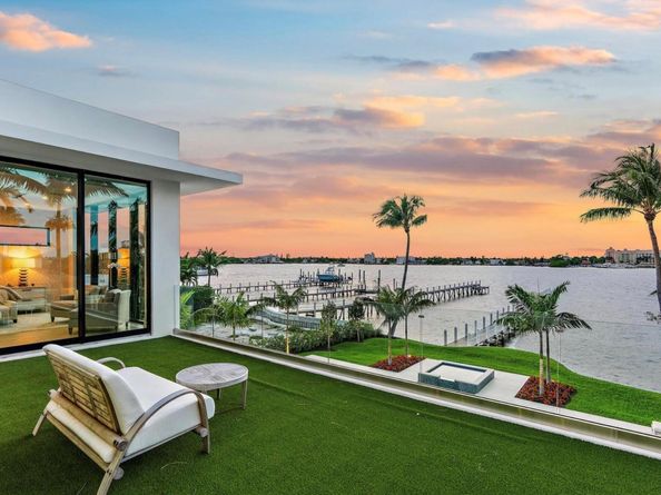 807 N Atlantic Drive, Lantana FL 33462