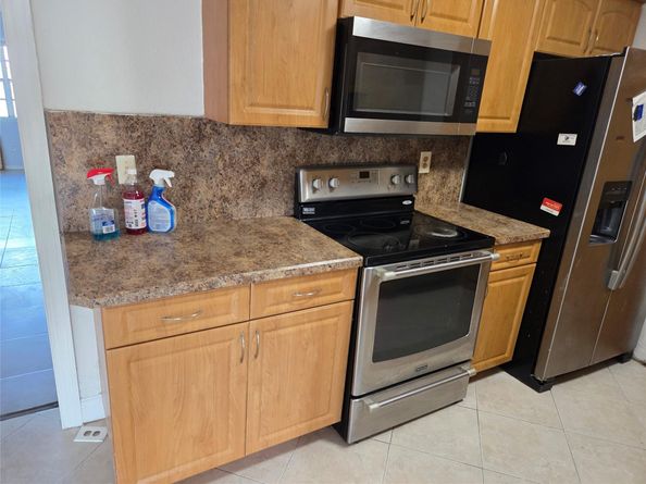 405 SW 79th Ter, North Lauderdale FL 33068